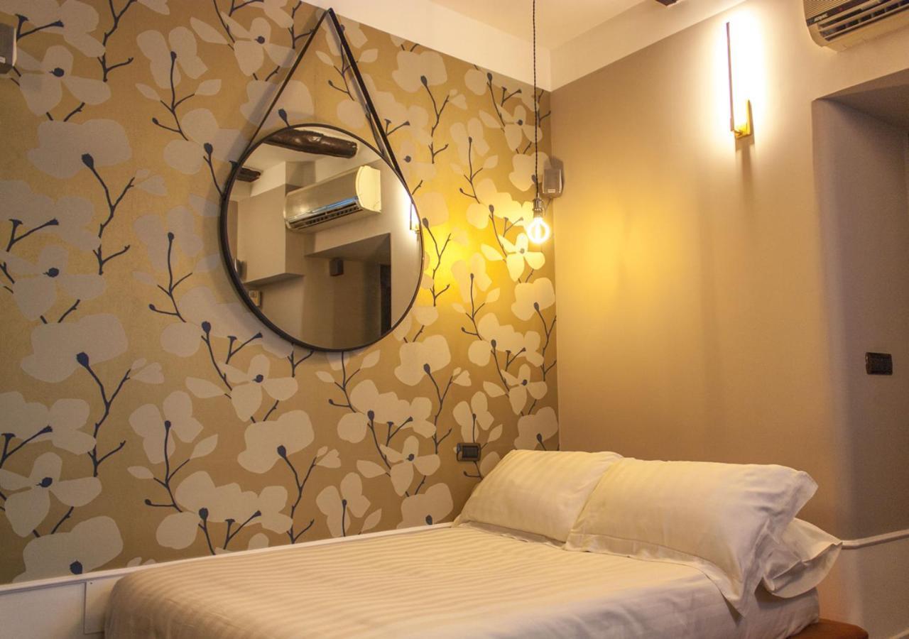 Relais Santa Chiara Apartment Napoli Ngoại thất bức ảnh