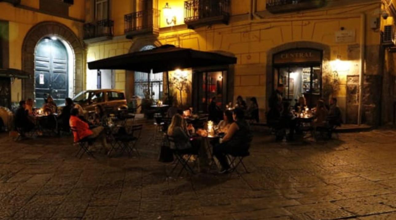Relais Santa Chiara Apartment Napoli Ngoại thất bức ảnh